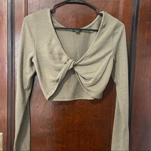 Medium sized twisted crop top! Olive green and super soft!💚
